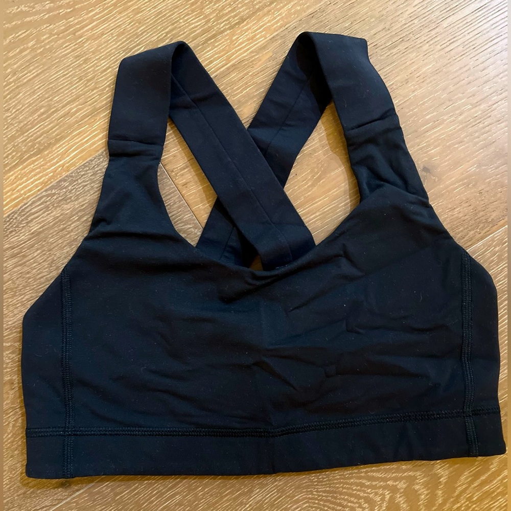 LuluLemon Womens Crossback Sport Bra / Sz 6 - Excellent condition - black